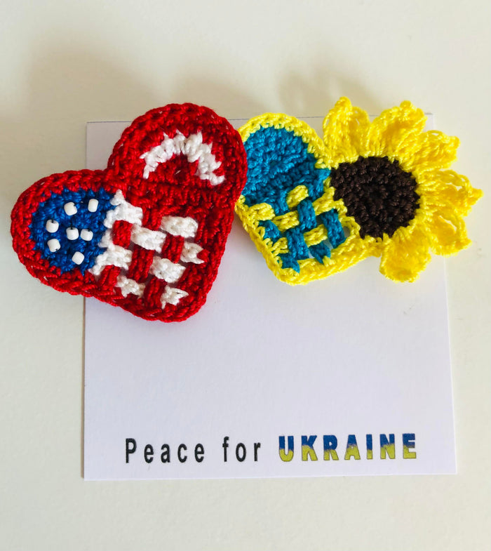 American/ Ukrainian flags pins set